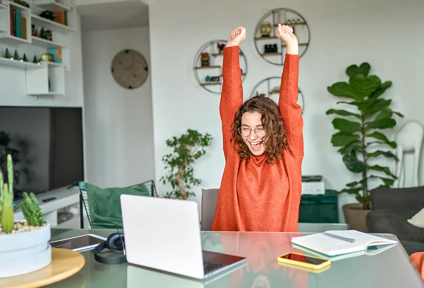 mujer feliz con salud mental